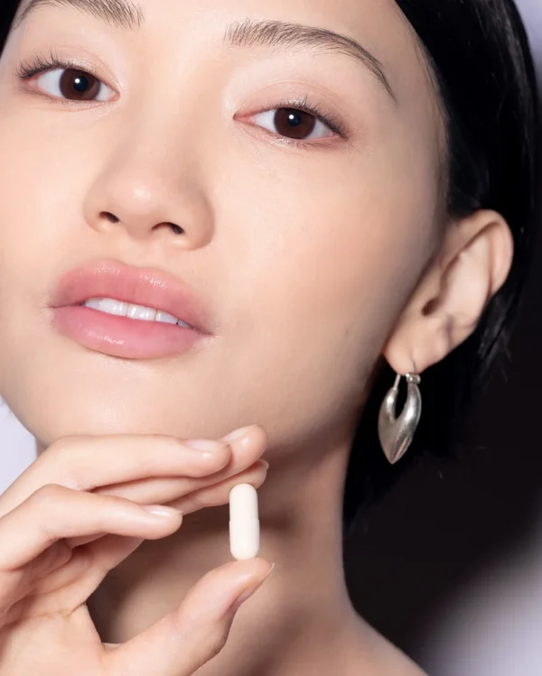 Vida Glow Luminous Advanced Repair once-daily beauty supplement capsule